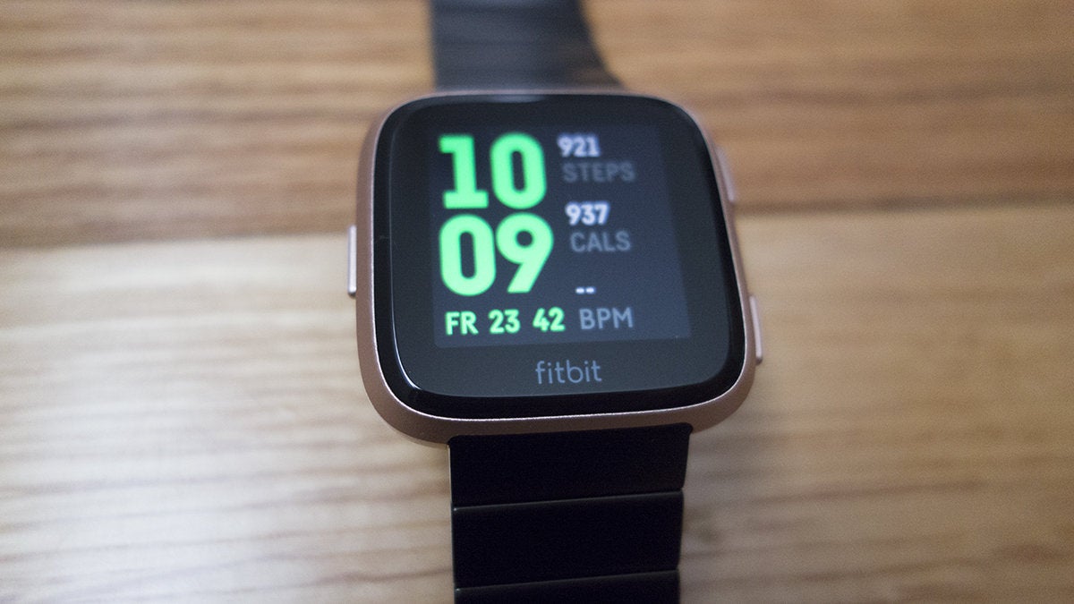Если ты не помнишь   галька   Легко списать Versa Fitbit как дешевый подделка Apple Watch